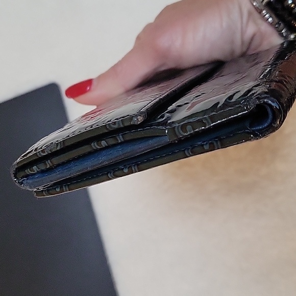 Authentic Gucci Abbey Bifold Blue Patent Leather Wallet - Picture 3 of 5